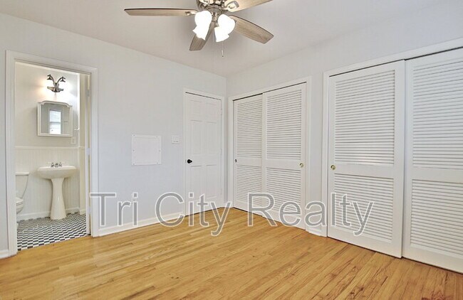 Building Photo - 115 Church Aly