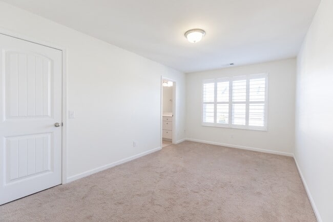 Building Photo - 1249 Riverbrook Dr
