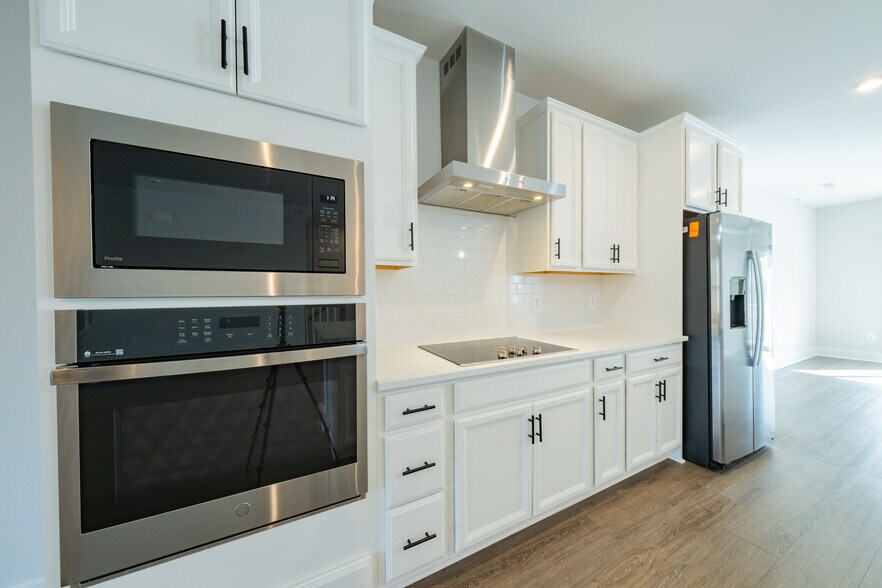 Building Photo - 2707 Acadia Dr