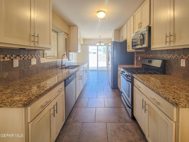 Building Photo - 12785 Tre Maximiliano Ave