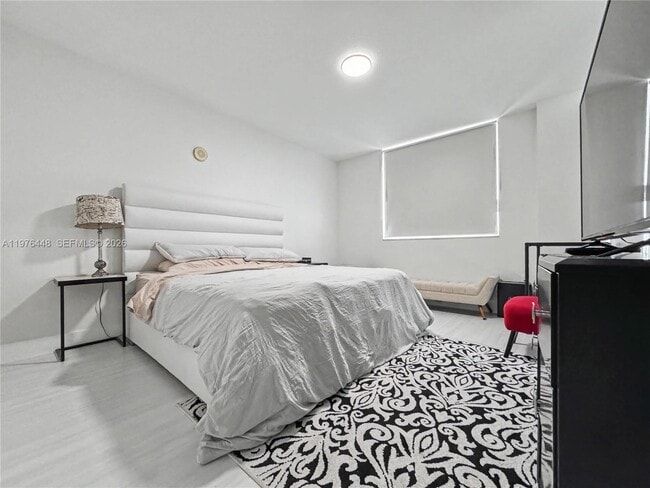 Building Photo - 1755 E Hallandale Beach Blvd