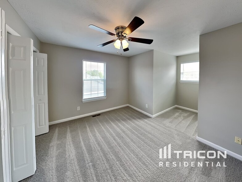 Building Photo - 504 Sanders Dr