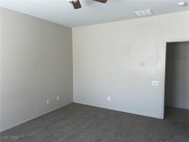 Building Photo - 2747 Lochleven Way