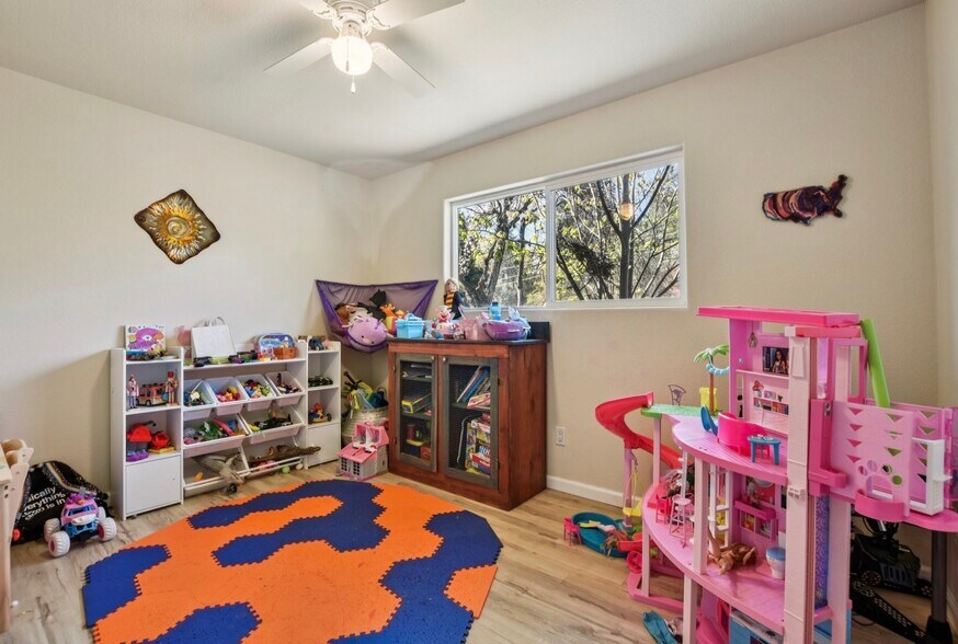 Room is now vacant - 837 Hillcrest St