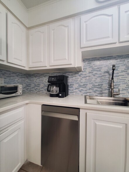 Building Photo - 279 S Brevard Ave