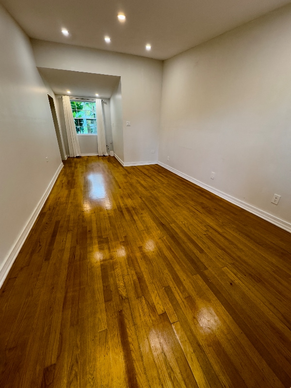 Building Photo - 726 N Peninsula Dr