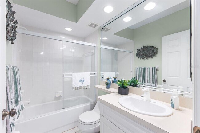 Building Photo - 6475 Shoreline Dr