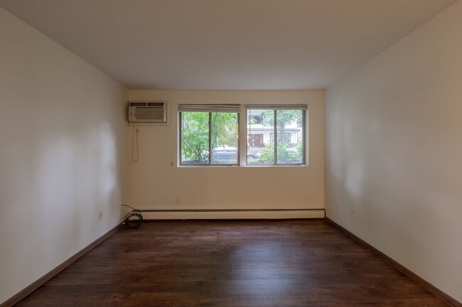 Interior Photo - 2626 Fremont Ave S