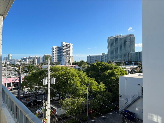 Building Photo - 1610 Lenox Ave