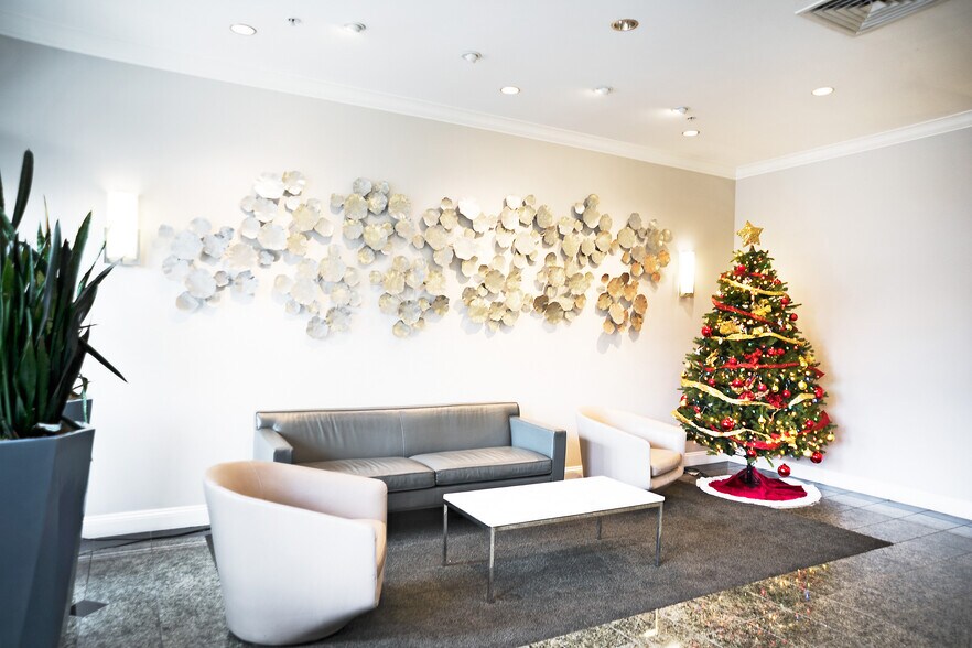 Building Photo - 140 S Van Ness Ave