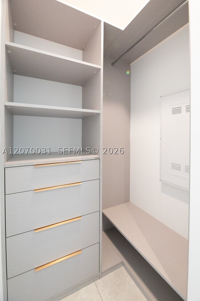 Building Photo - 2678 Tigertail Ave