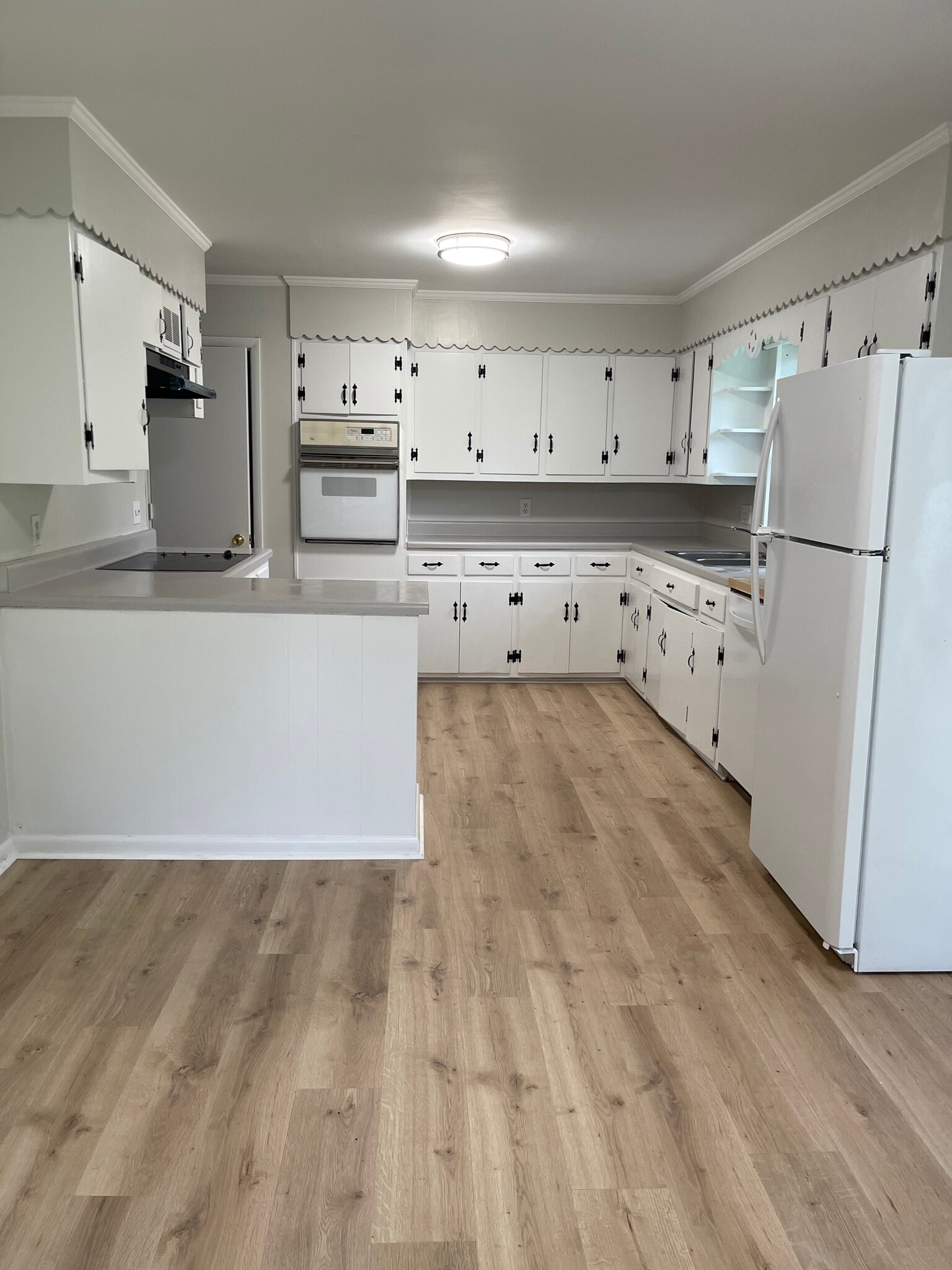 Beautiful farmhouse kitchen newly painted and floored. - 512 Madison Ave