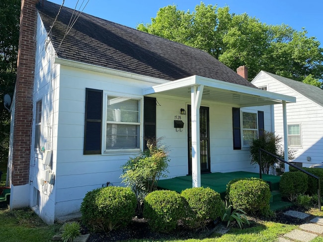 Primary Photo - Charming 2 Bed / 1 Bath Cape Cod in Camp T...