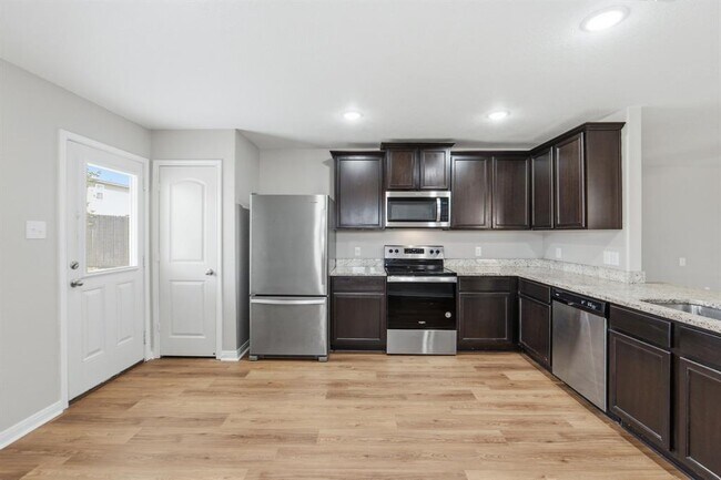 Building Photo - 1326 Amy Dr
