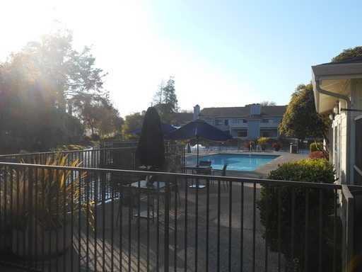 Building Photo - Newly Remodeled Condo Unit - Pet Friendly