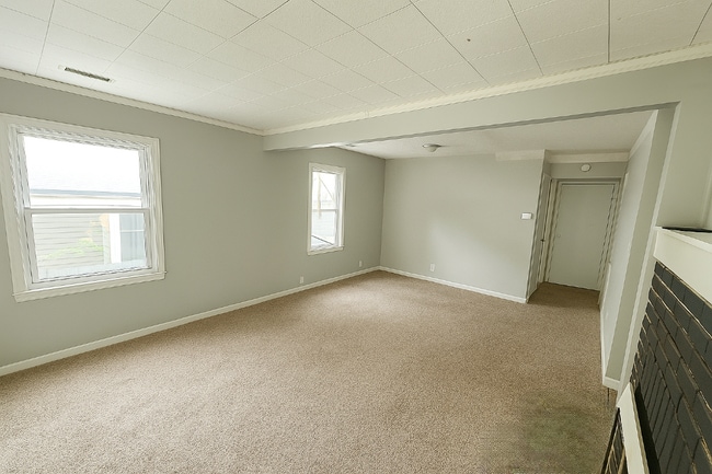 Building Photo - 1741 N Riley Ave