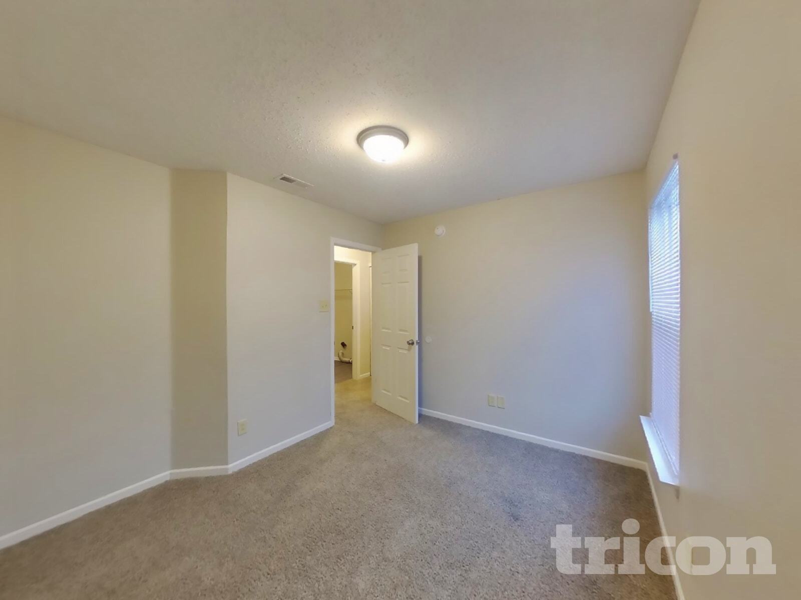 Building Photo - 10892 Woods Dr