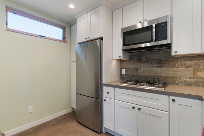 Kitchen - 952 60th St