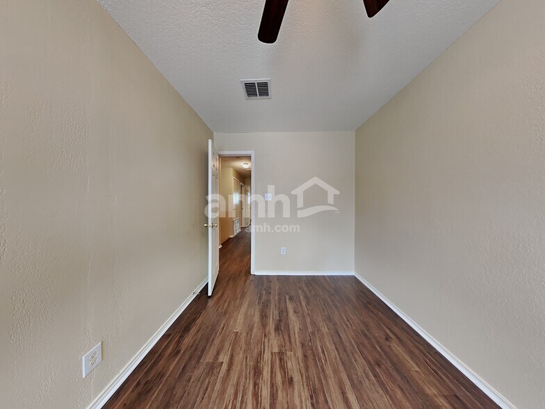 Building Photo - 8531 Silver Brush