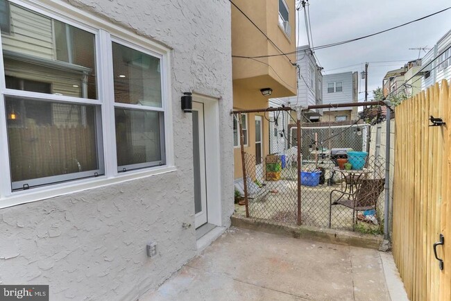 Building Photo - 1039 Tree St