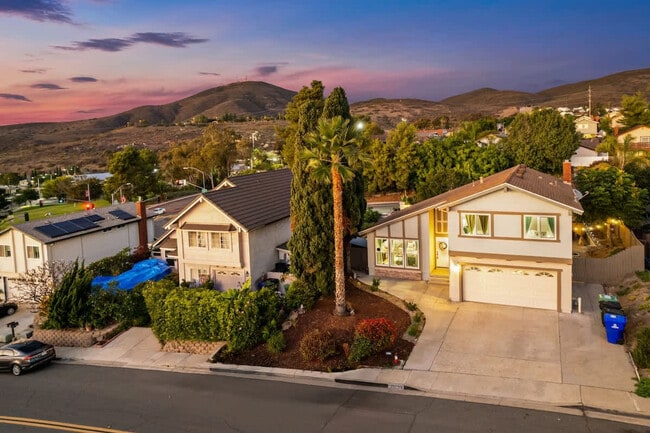 Building Photo - 13737 Via Tres Vistas