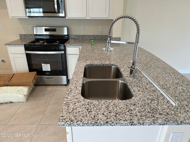 Building Photo - 110 Java Ln