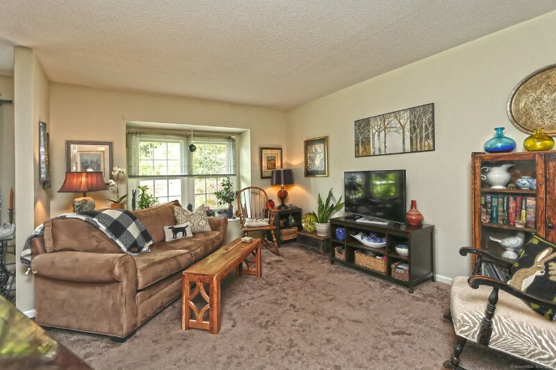 Building Photo - 83 Quarry Village Rd