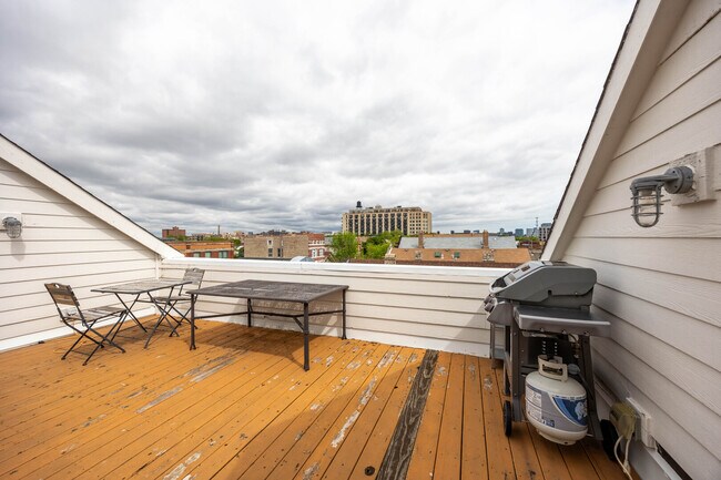 Building Photo - 1657 S Throop St