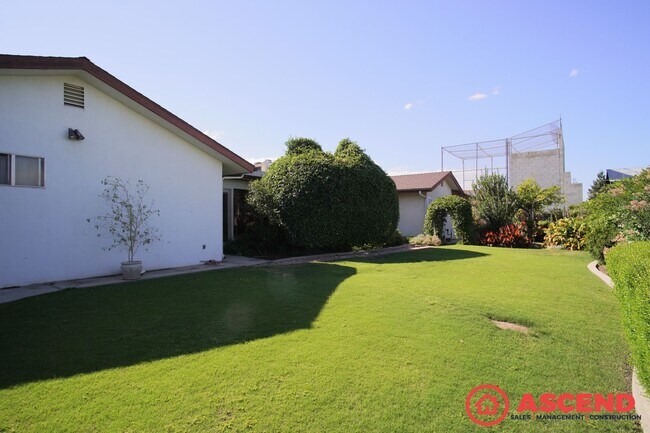 Building Photo - Stunning Home In Southwest Bakersfield!