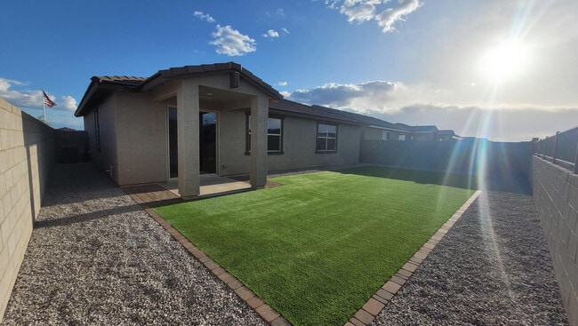 Building Photo - 15998 W Smoketree Dr