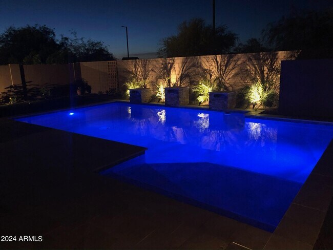 Building Photo - 3318 E Los Gatos Dr