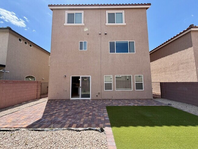 Building Photo - BEAUTIFUL 5 BED 3.5 BATH 3-STORY SINGLE FAMILY HOME WITH 2-CAR GARAGE, SUPER-SIZED LOFT & LOW-MAI...
