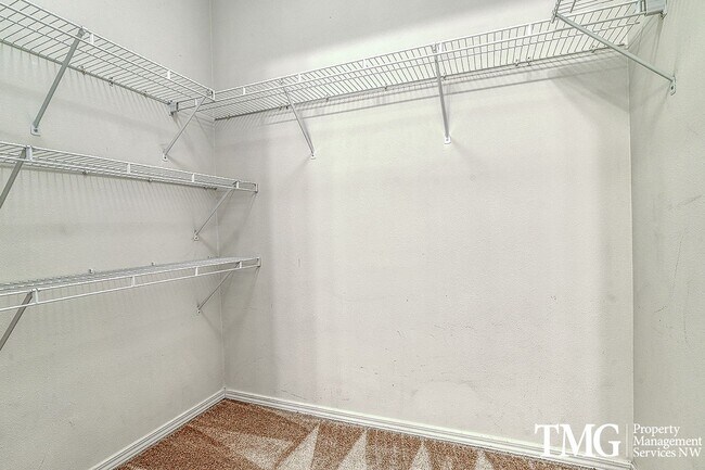 Building Photo - Single level main floor 2br/2ba Condo with Garage & W/D near Nike / Intel / St. Vincent Hospital