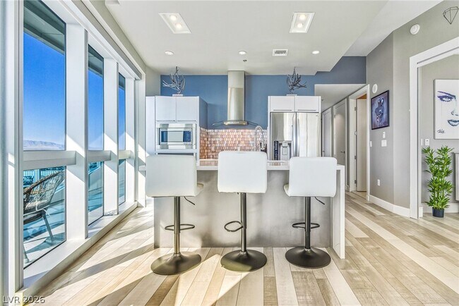 Building Photo - 4471 Dean Martin Dr