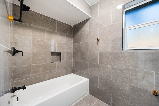 Building Photo - 3511 Tree Ln