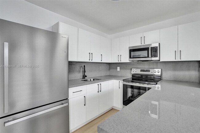 Building Photo - 1960 SW 68th Way