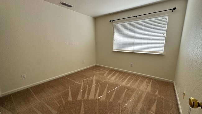 Building Photo - AVAILABLE! OPEN HOUSE Friday 2/26/26 at 5:30-6:30 pm