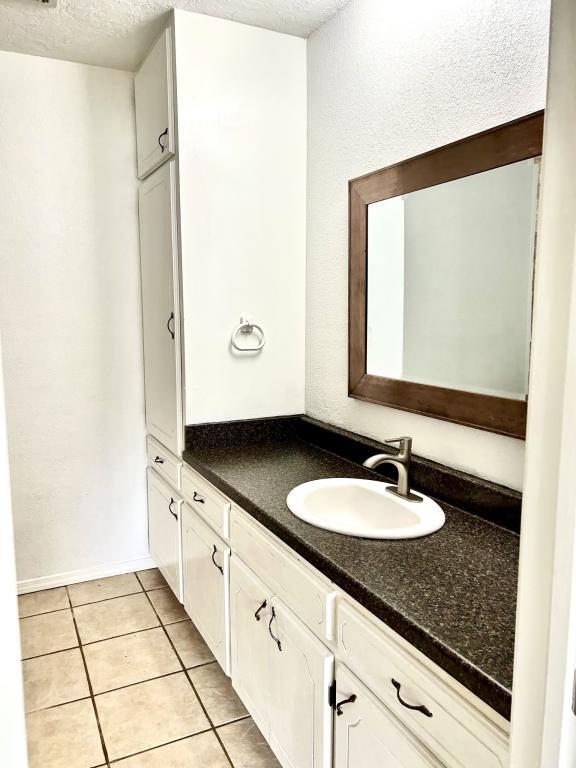 Building Photo - 424 N Webb Ave