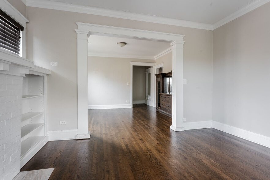 Building Photo - 1437 W Carmen Ave