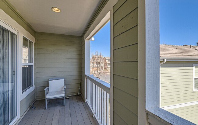 Building Photo - Huge room in a large shared home, private ...