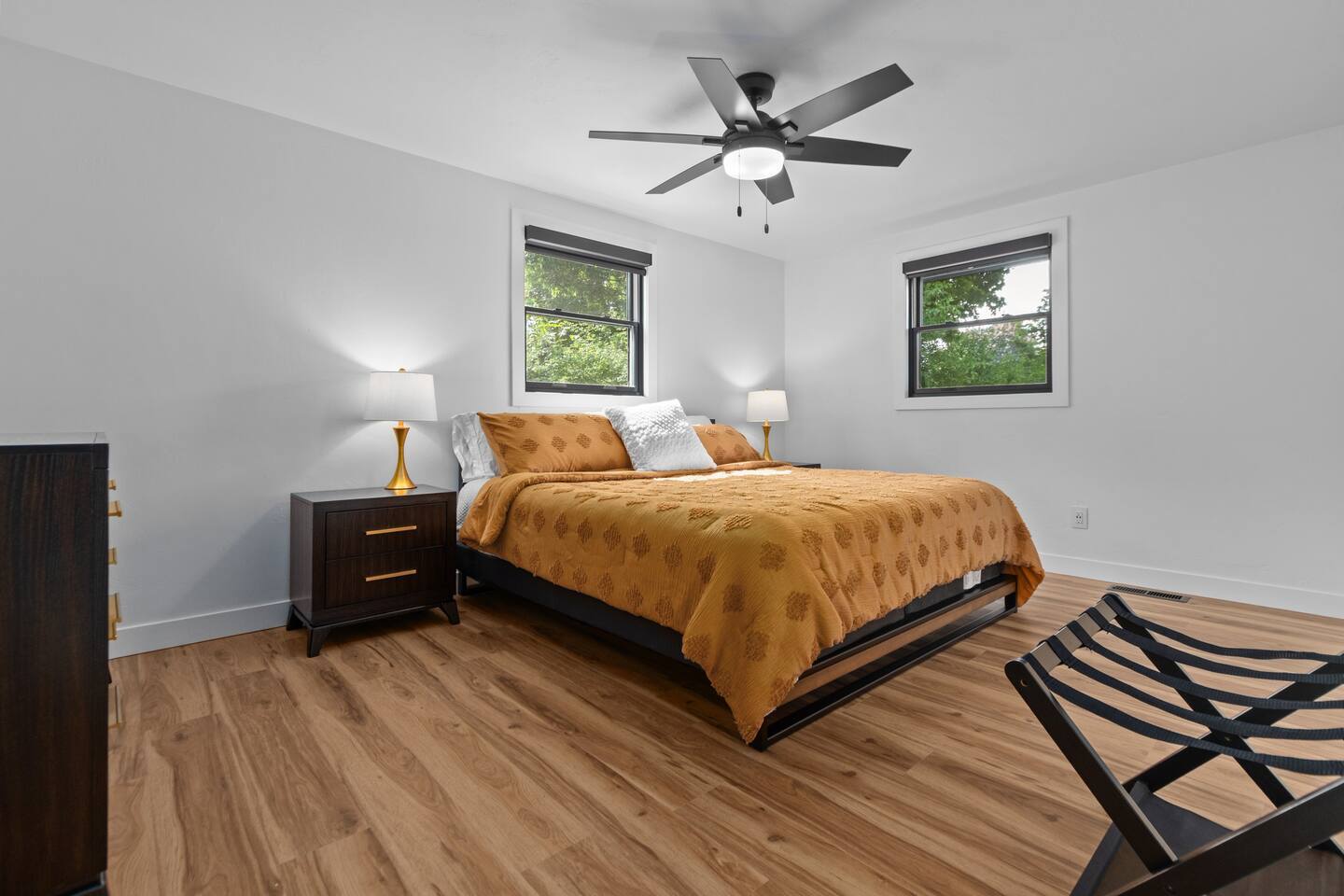 Building Photo - 1095 April Ln