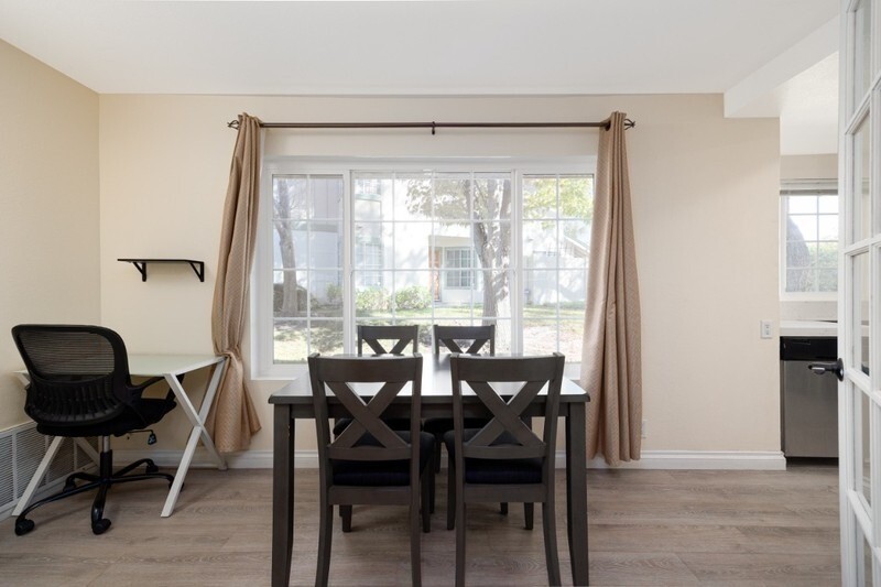 Building Photo - 2404 Manzana Way