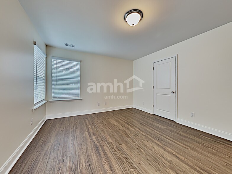 Building Photo - 24 Crabapple Cir
