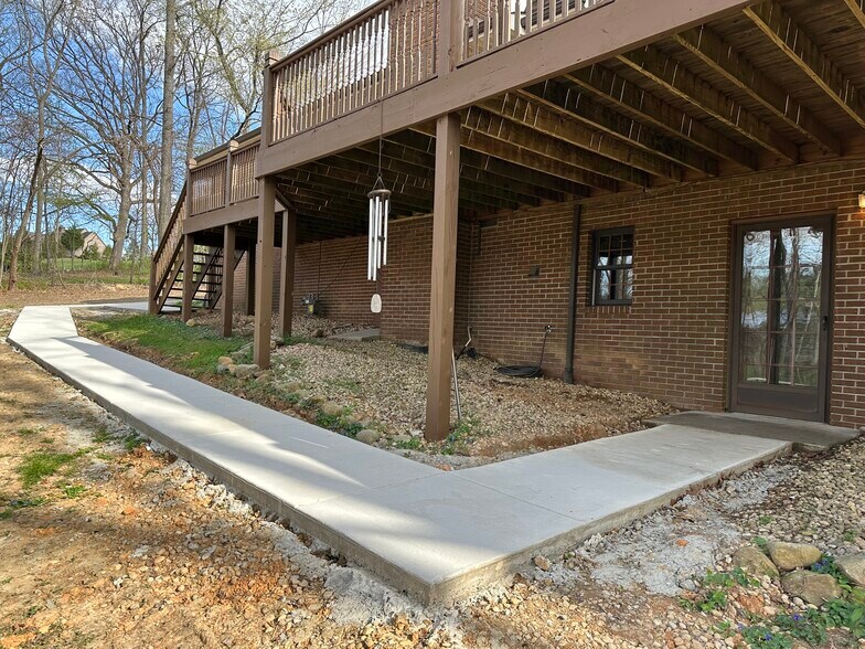 Building Photo - 1230 Stonewall Jackson Dr