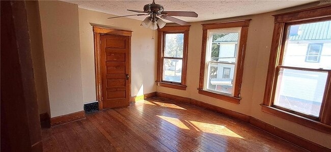 Building Photo - 2517 Olive St