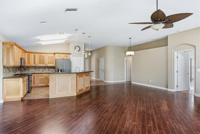 Building Photo - 349 Fountainview Cir