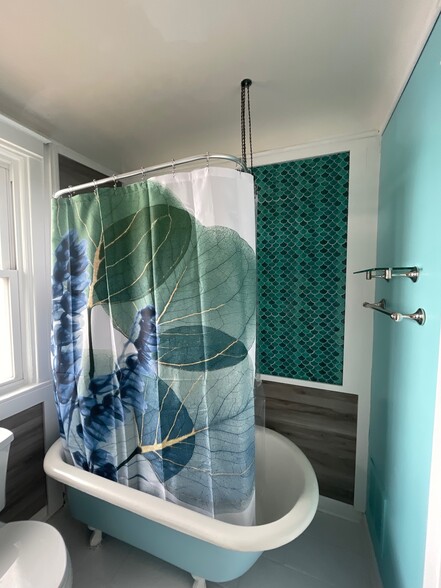 Bathroom - 3418 Brotherton Rd