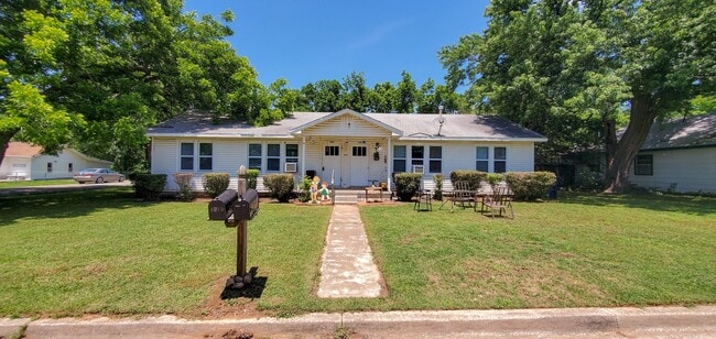 Building Photo - 2 bedroom 1 bath duplex in Shawnee