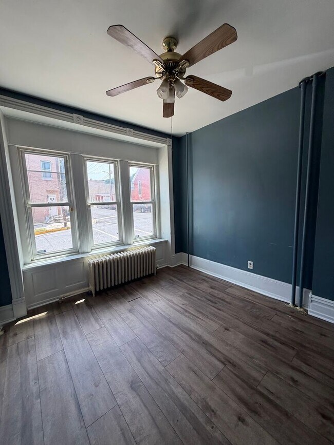 Building Photo - 450 S 18th St