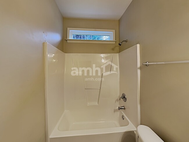 Building Photo - 4001 Belle Meade Cir
